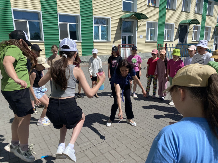 День красок в пришкольном лагере: яркое приключение!.